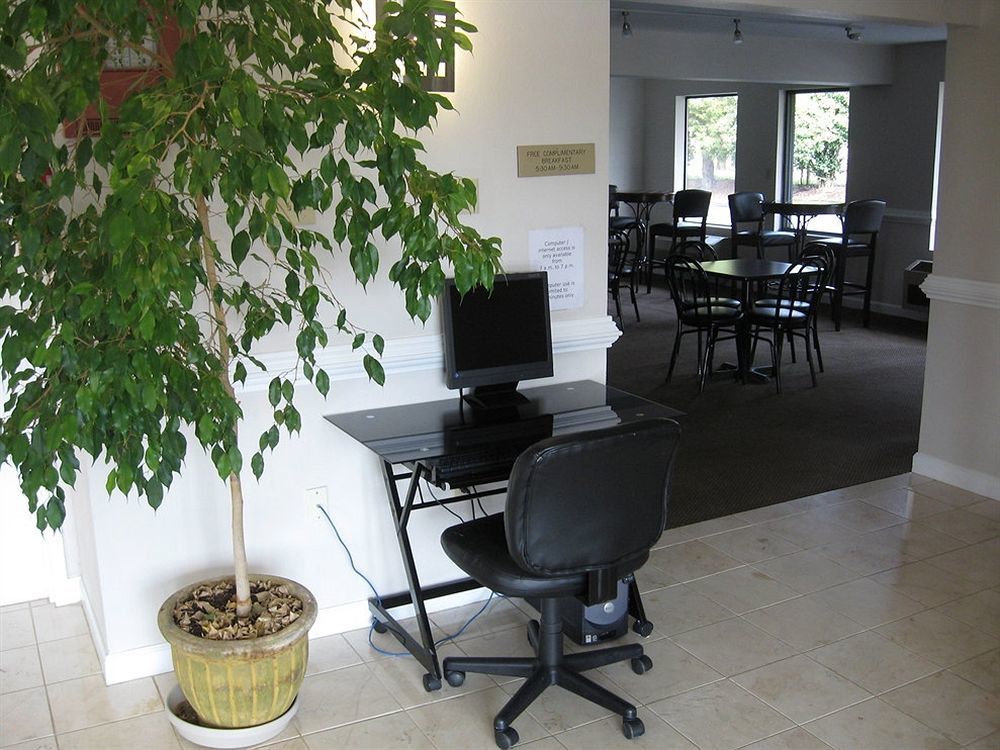 Quality Inn & Suites Creedmor - Butner Creedmoor Экстерьер фото